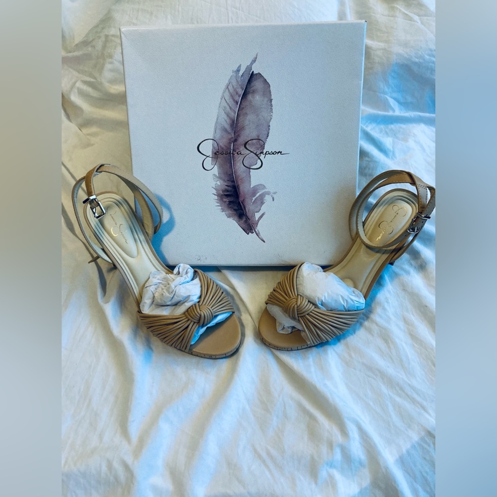 NWB size 8.5 wide Jessica Simpson platform sandals w/ ankle strap***MSRP $40!!